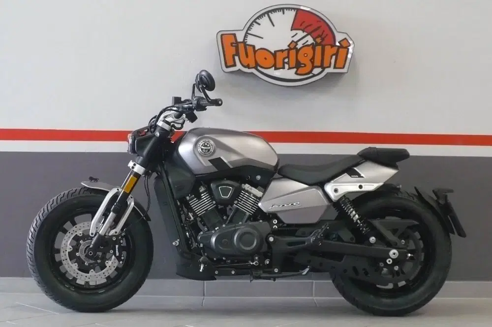 Foto Benelli Leoncino Bobber 400