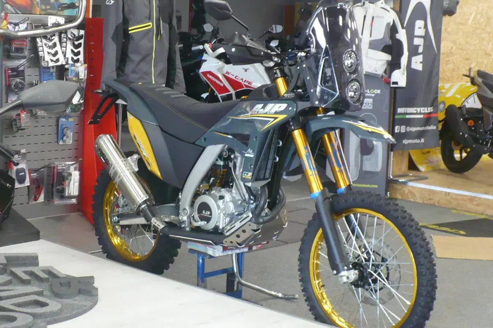 Foto AJP PR7 650 Adventure