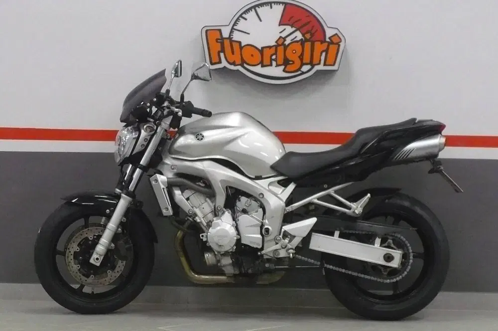 Foto Yamaha FZ6