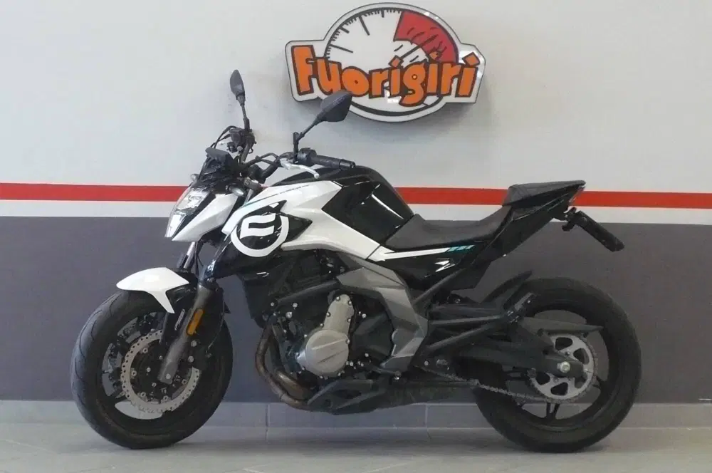 Foto CFMOTO 650NK